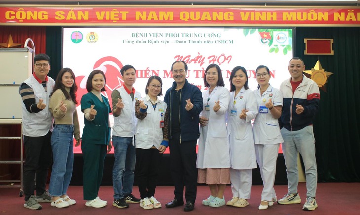 Gần 150 cán bộ nhân viên y tế BV Phổi TƯ hiến máu dịp đầu năm mới - Ảnh 7.