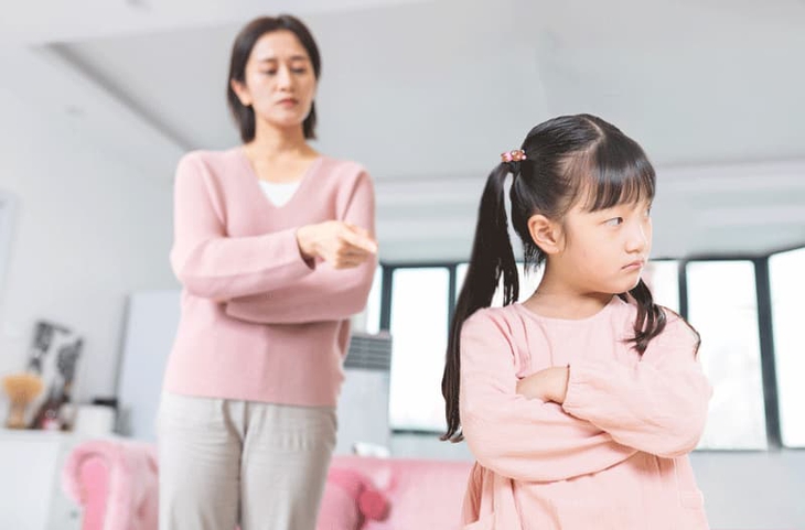 "Bất lực" khi con bướng bỉnh, lì lợm - Ảnh 1.