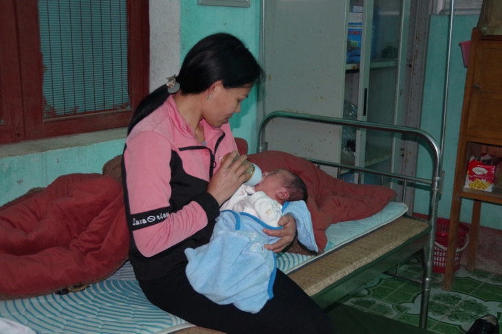 Bắt giữ nhóm đối tượng mua bán trẻ sơ sinh qua biên giới - Ảnh 3.