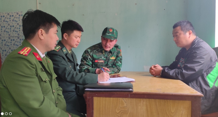 Bắt giữ nhóm đối tượng mua bán trẻ sơ sinh qua biên giới - Ảnh 2.