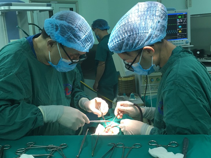 U nang giáp lưỡi nếu không điều trị sẽ gây ra các biến chứng như: Nhiễm trùng nang giáp gây sưng, nóng, đỏ, đau.