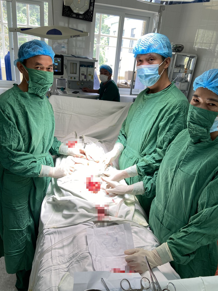 Những trăn trở thành nỗi buồn không tên của bác sĩ người dân tộc H'Mông - Ảnh 2.