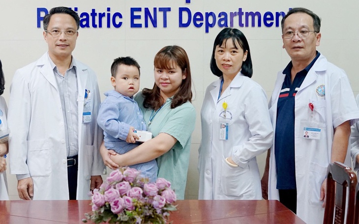 Bác sĩ giải thoát bé 2 tuổi khỏi căn bệnh hiếm phải thở bằng miệng ngay khi vừa chào đời