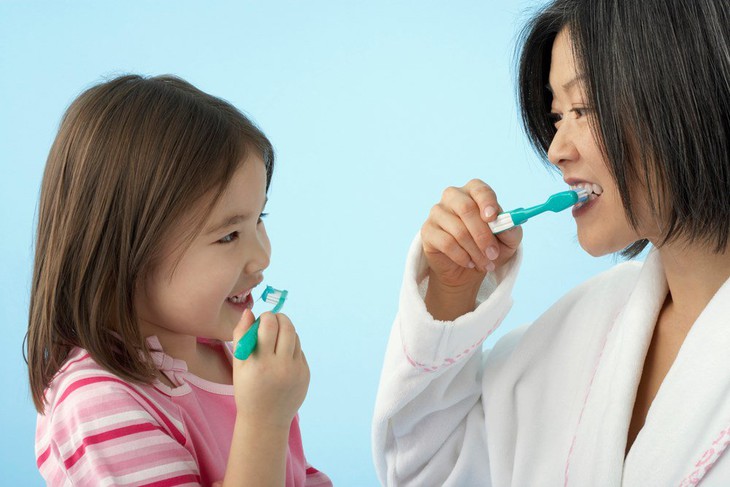 Trẻ bị sâu răng, cha mẹ cần làm gì? - Ảnh 4. Trẻ bị sâu răng, cha mẹ cần làm gì? - Ảnh 4.