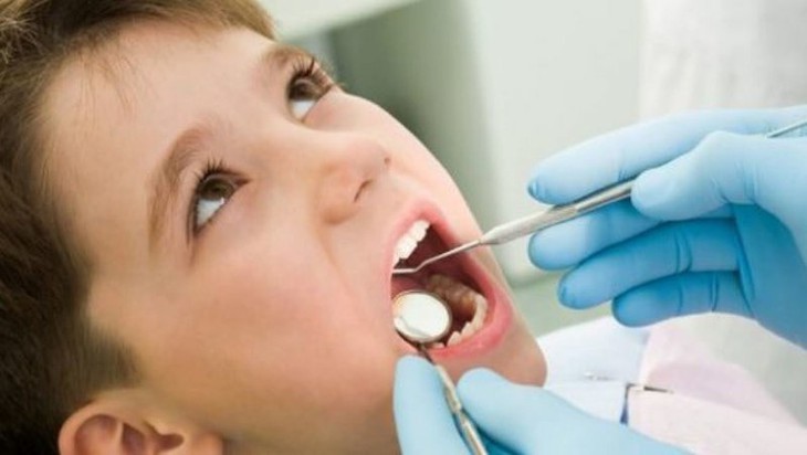 Cần làm gì khi trẻ bị chảy máu chân răng? - Ảnh 4. Cần làm gì khi trẻ bị chảy máu chân răng? - Ảnh 4.