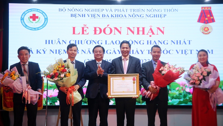 Nâng cao chất lượng phục vụ, xứng đáng là những người thầy thuốc của nhân dân - Ảnh 1.