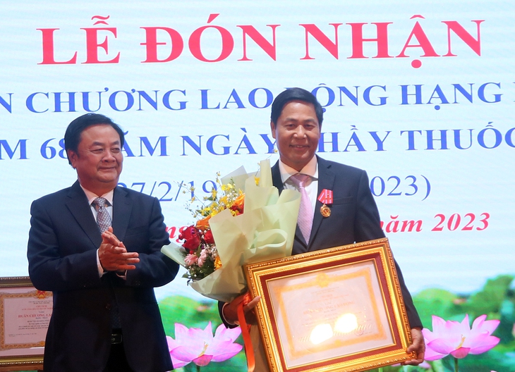 Nâng cao chất lượng phục vụ, xứng đáng là những người thầy thuốc của nhân dân - Ảnh 2.