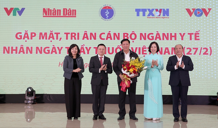 Gặp mặt, tri ân cán bộ ngành y tế nhân 68 năm Ngày Thầy thuốc Việt Nam - Ảnh 1.