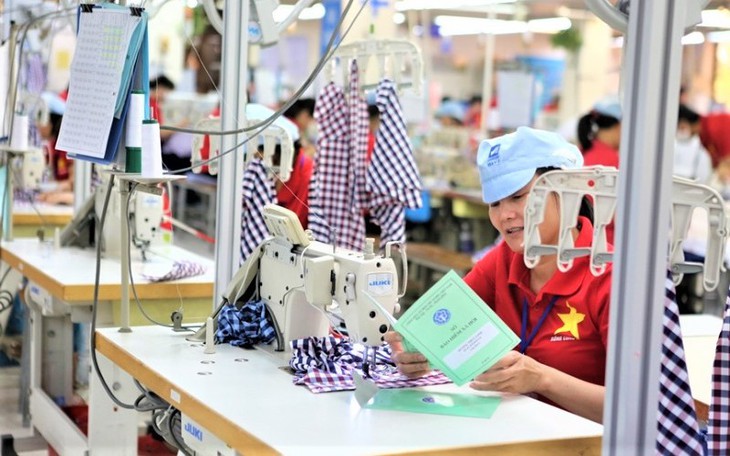1.300 doanh nghiệp gặp khó khăn, gần 547.000 người lao động bị giảm giờ làm