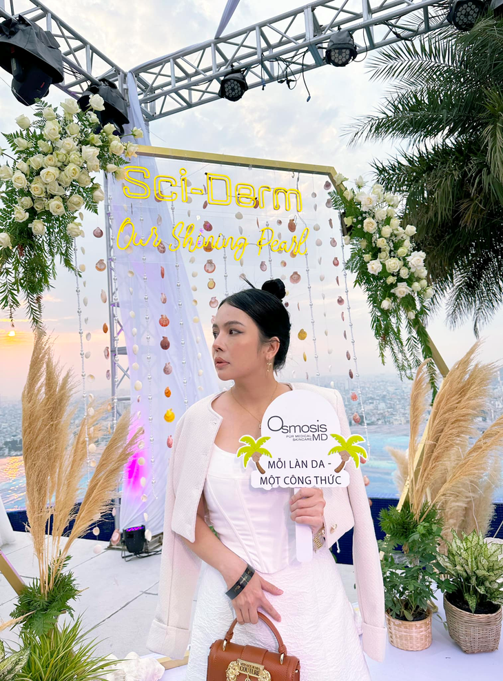 Beauty blogger Huỳnh Thuyên: 30 tuổi chưa bao giờ là quá muộn để bắt đầu - Ảnh 3. Beauty blogger Huỳnh Thuyên: 30 tuổi chưa bao giờ là quá muộn để bắt đầu - Ảnh 3.