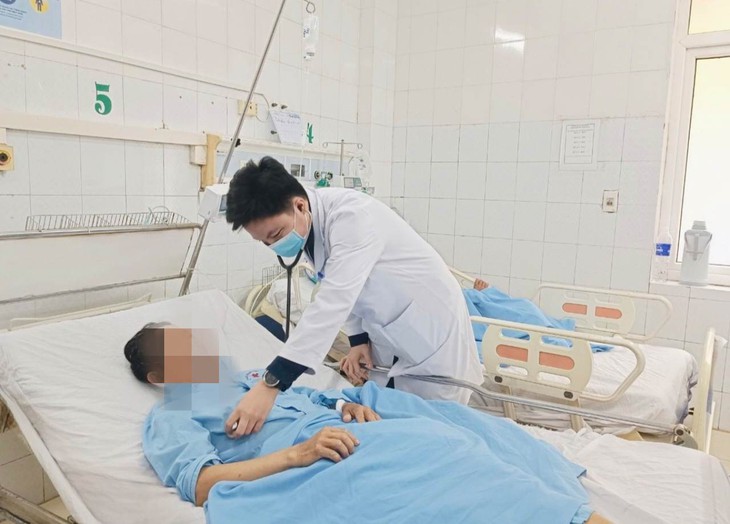 Bệnh nhân “hồi sinh” sau hai lần cấp cứu ngừng tuần hoàn. - Ảnh 1.