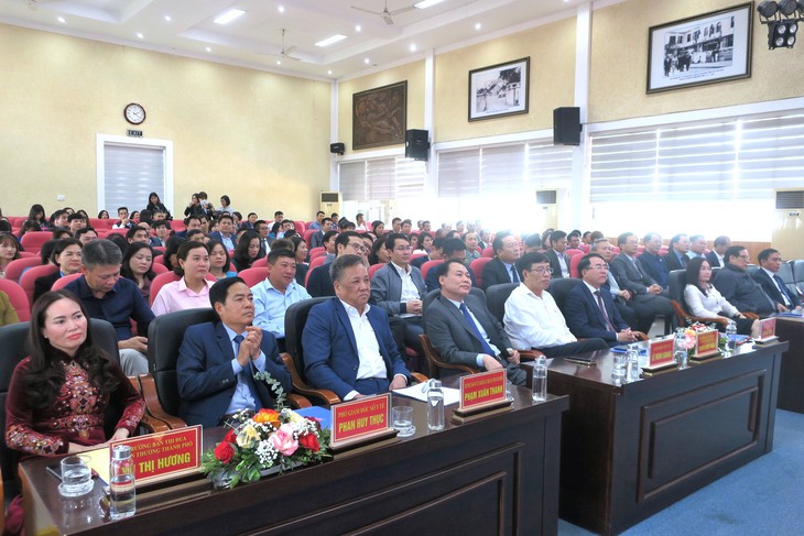 Kỷ niệm 68 năm Ngày Thầy thuốc Việt Nam: Sở Y tế Hải Phòng nhận Cờ dẫn đầu phong trào thi đua yêu nước - Ảnh 1. Kỷ niệm 68 năm Ngày Thầy thuốc Việt Nam: Sở Y tế Hải Phòng nhận Cờ dẫn đầu phong trào thi đua yêu nước - Ảnh 1.