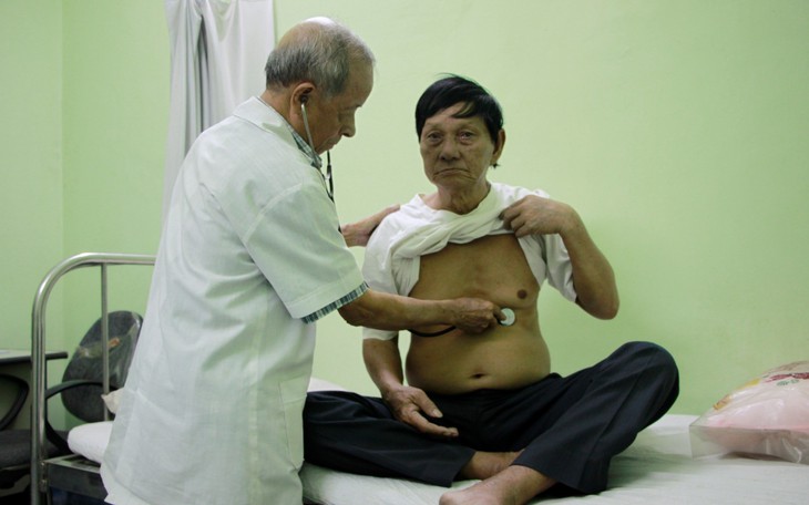 Những thầy thuốc tuổi ""xưa nay hiếm"" miệt mài khám bệnh thiện nguyện