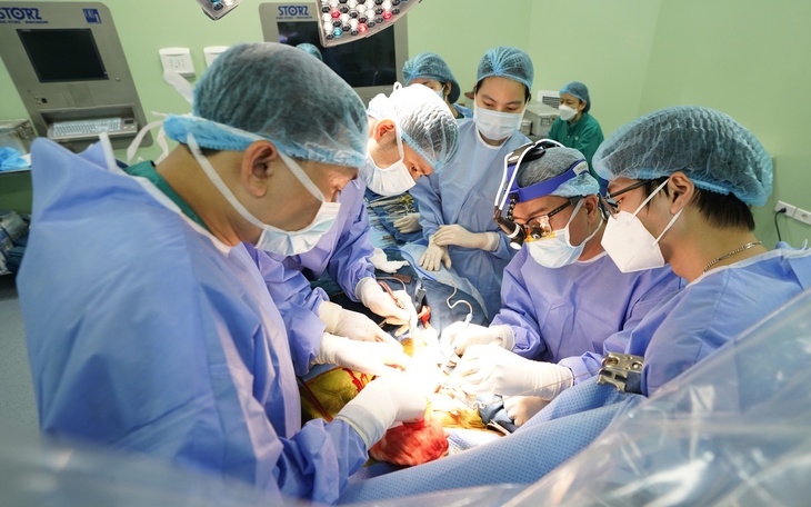 Hồi sinh nhiều sự sống mong manh nhờ làm chủ hoàn toàn ghép gan cho trẻ, xứng đáng với sự "phó thác"...