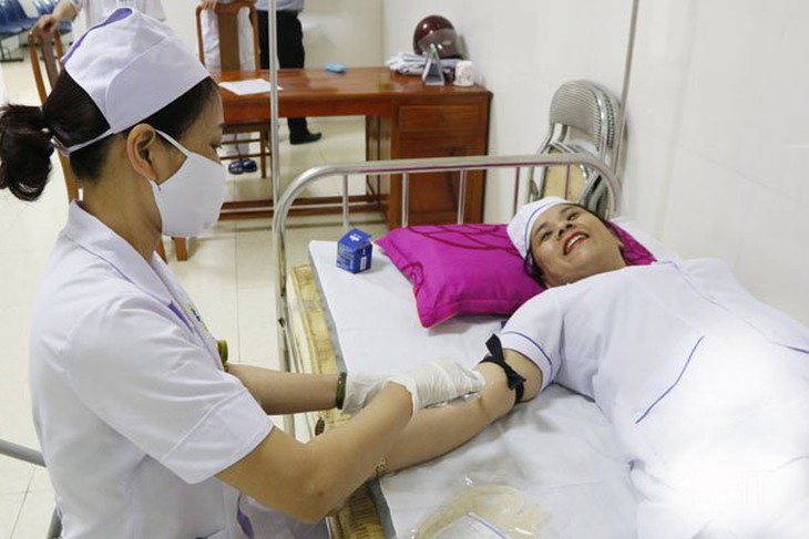 Sự hi sinh thầm lặng của những "chiến sĩ áo trắng" - Ảnh 4.