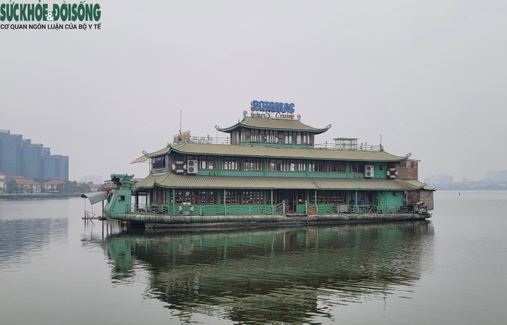 Những du thuyền còn sót lại trên Hồ Tây - Ảnh 3. Những du thuyền còn sót lại trên Hồ Tây - Ảnh 3.