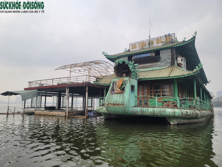Những du thuyền còn sót lại trên Hồ Tây - Ảnh 4. Những du thuyền còn sót lại trên Hồ Tây - Ảnh 4.