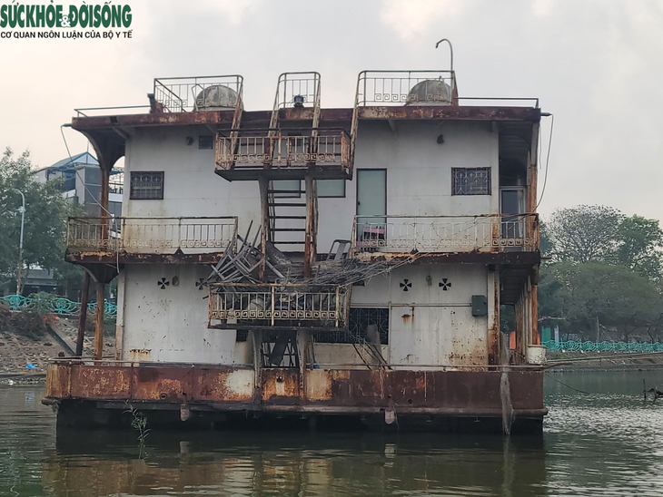 Những du thuyền còn sót lại trên Hồ Tây - Ảnh 5. Những du thuyền còn sót lại trên Hồ Tây - Ảnh 5.