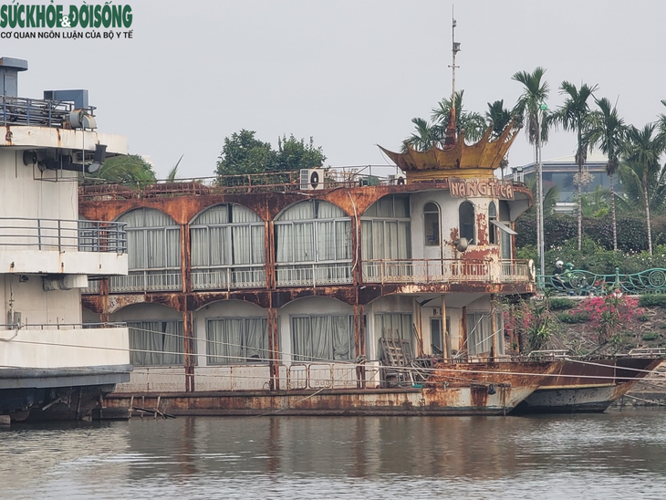 Những du thuyền còn sót lại trên Hồ Tây - Ảnh 6. Những du thuyền còn sót lại trên Hồ Tây - Ảnh 6.
