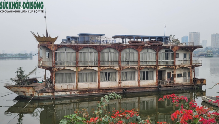 Những du thuyền còn sót lại trên Hồ Tây - Ảnh 7. Những du thuyền còn sót lại trên Hồ Tây - Ảnh 7.