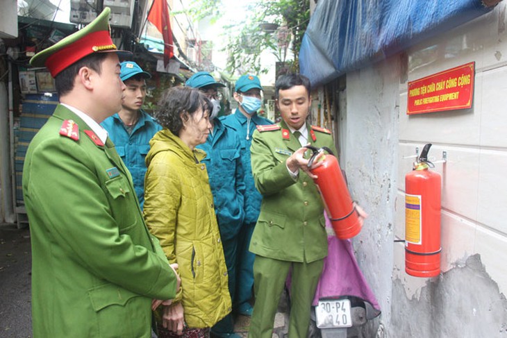 Hà Nội: Sẽ đồng loạt bố trí ‘điểm chữa cháy công cộng’ tại ngõ nhỏ, hẻm hẹp - Ảnh 1. Hà Nội: Sẽ đồng loạt bố trí ‘điểm chữa cháy công cộng’ tại ngõ nhỏ, hẻm hẹp - Ảnh 1.