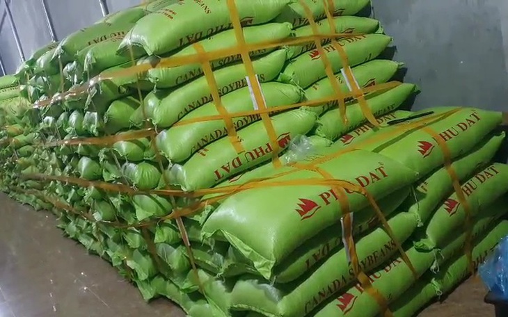 Hà Nội: Tạm giữ hơn 40 tấn hạt đậu tương có dấu hiệu giả nhãn hiệu