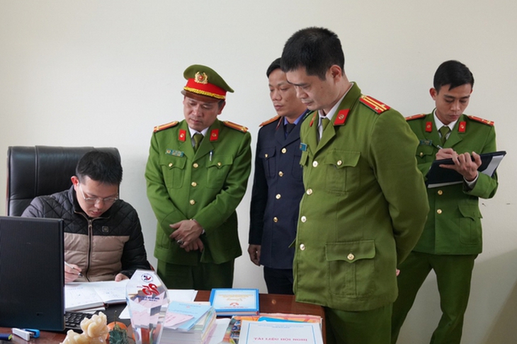 Trung tâm đăng kiểm duy nhất ở Hòa Bình chưa thể mở cửa trở lại - Ảnh 2.