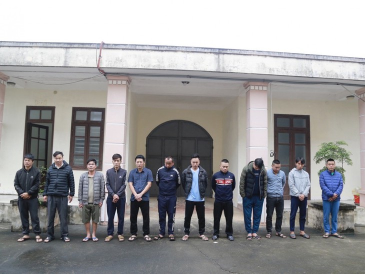 Triệt phá sới bạc 'bịp', khởi tố 12 đối tượng - Ảnh 1.