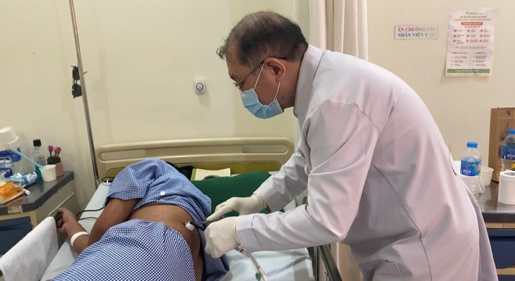 Nguy cơ suy thận cấp được ngăn chặn nhờ phẫu thuật tán sỏi sử dụng công nghệ tiên tiến - Ảnh 1.
