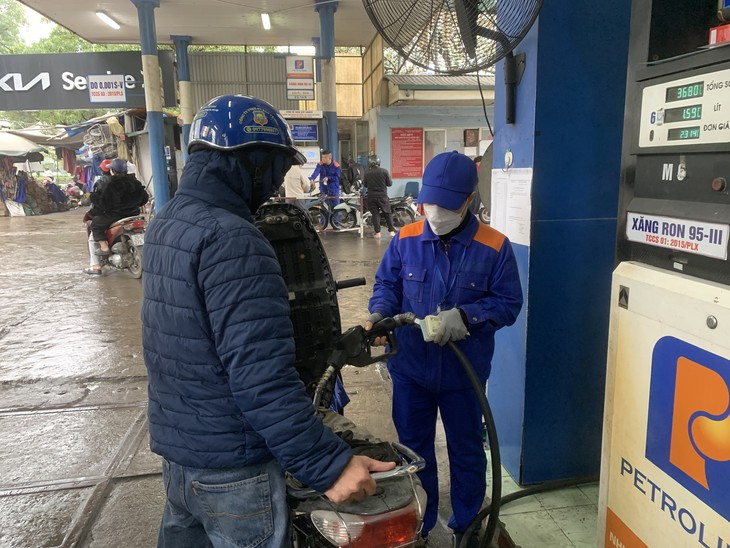 Giá xăng dầu, gas, nhà ở thuê tiếp tục tăng khiến CPI tháng 2 tăng 0,45% - Ảnh 1.