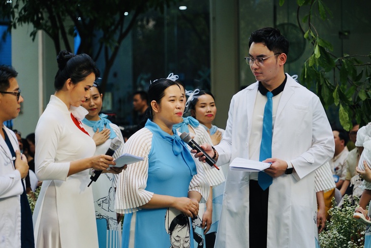 Hơn 100 y bác sĩ hóa thân thành người mẫu, ca sĩ trong chương trình "Mầm sống" - Ảnh 12.
