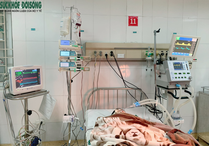 Bé gái 7 tuổi phải cắt bỏ gần hết ruột do bị xoắn ruột hoại tử - Ảnh 1.