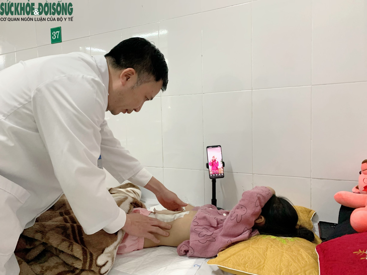 Bé gái 7 tuổi phải cắt bỏ gần hết ruột do bị xoắn ruột hoại tử - Ảnh 3.