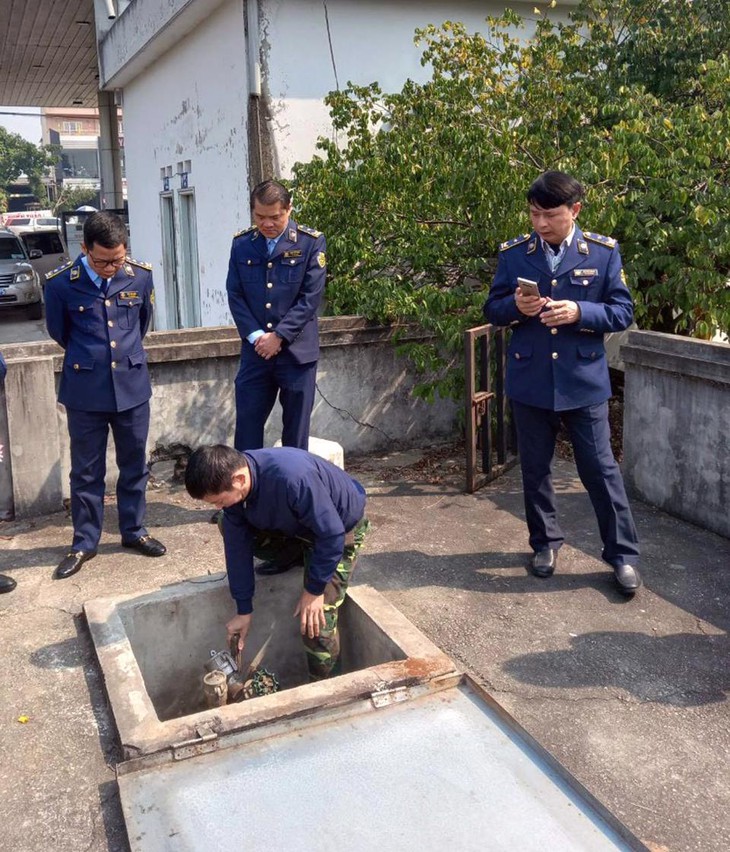 Giấy chứng nhận hết hạn vẫn ngang nhiên kinh doanh xăng dầu ngay giữa thủ đô - Ảnh 3.