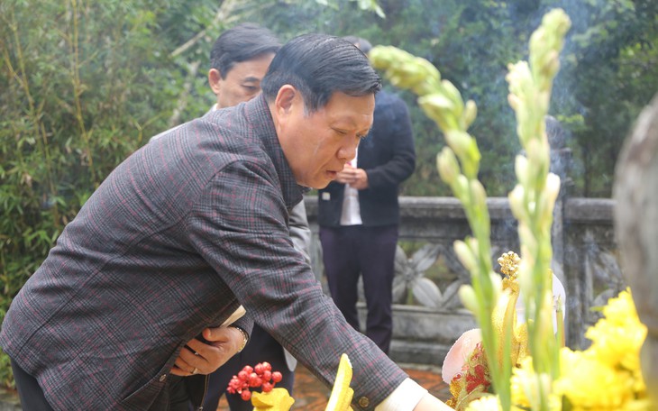 Lãnh đạo Bộ Y tế dâng hương tưởng niệm Đại danh Y Hải Thượng Lãn Ông Lê Hữu Trác
