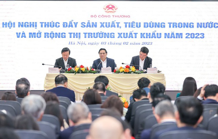 Thủ tướng: Giá điện quá cao thì người dân, doanh nghiệp, nền kinh tế không chịu được - Ảnh 1. Thủ tướng: Giá điện quá cao thì người dân, doanh nghiệp, nền kinh tế không chịu được - Ảnh 1.