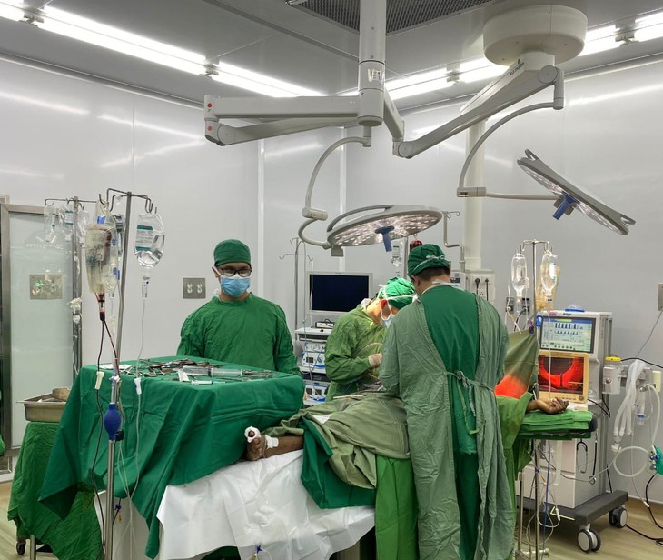 Bệnh viện tuyến tỉnh báo động đỏ cứu bệnh nhân chấn thương tim - Ảnh 2. Bệnh viện tuyến tỉnh báo động đỏ cứu bệnh nhân chấn thương tim - Ảnh 2.