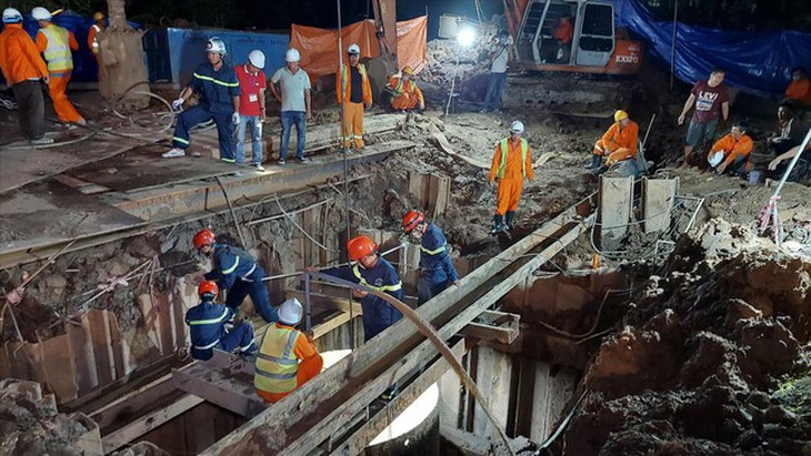 Thông tin mới nhất vụ bé trai 10 tuổi rơi xuống trụ bê tông ở Đồng Tháp - Ảnh 1. Thông tin mới nhất vụ bé trai 10 tuổi rơi xuống trụ bê tông ở Đồng Tháp - Ảnh 1.
