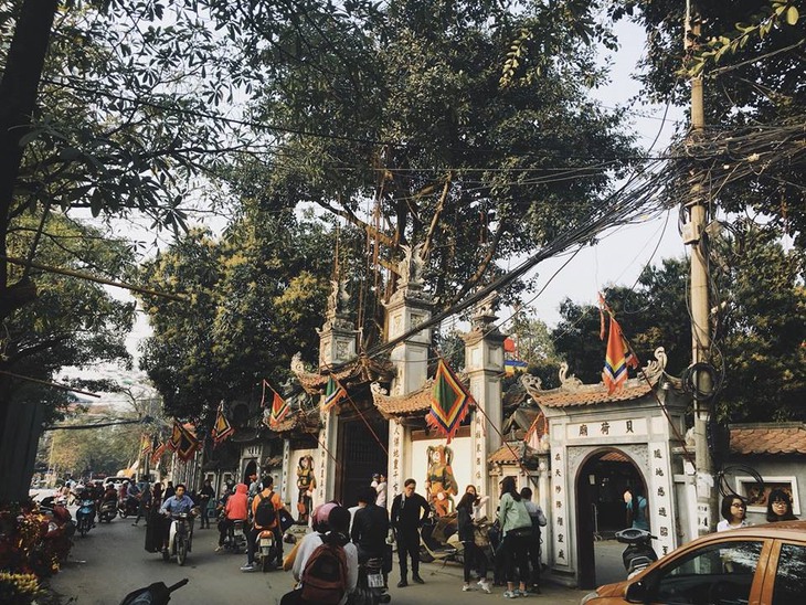 Những ngôi chùa tại Hà Nội nổi tiếng linh thiêng, đông nghịt người đi lễ ngày Rằm tháng Giêng - Ảnh 2. Những ngôi chùa tại Hà Nội nổi tiếng linh thiêng, đông nghịt người đi lễ ngày Rằm tháng Giêng - Ảnh 2.