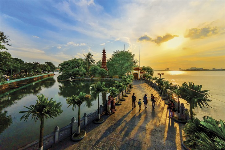 Những ngôi chùa tại Hà Nội nổi tiếng linh thiêng, đông nghịt người đi lễ ngày Rằm tháng Giêng - Ảnh 3. Những ngôi chùa tại Hà Nội nổi tiếng linh thiêng, đông nghịt người đi lễ ngày Rằm tháng Giêng - Ảnh 3.
