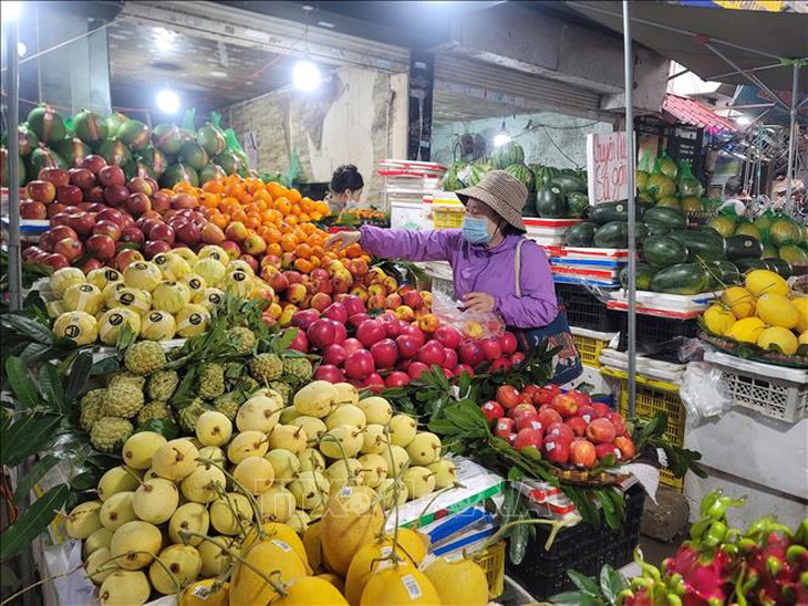 Thị trường Rằm tháng Giêng: Thực phẩm dồi dào, giá cả ổn định - Ảnh 2.