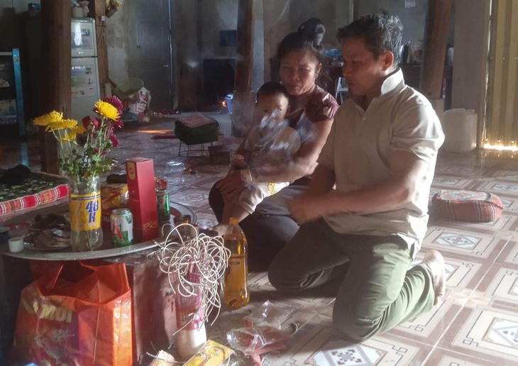 Gia cảnh éo le của vợ chồng thầy giáo thương vong vụ xe khách rơi xuống vực - Ảnh 4. Gia cảnh éo le của vợ chồng thầy giáo thương vong vụ xe khách rơi xuống vực - Ảnh 4.