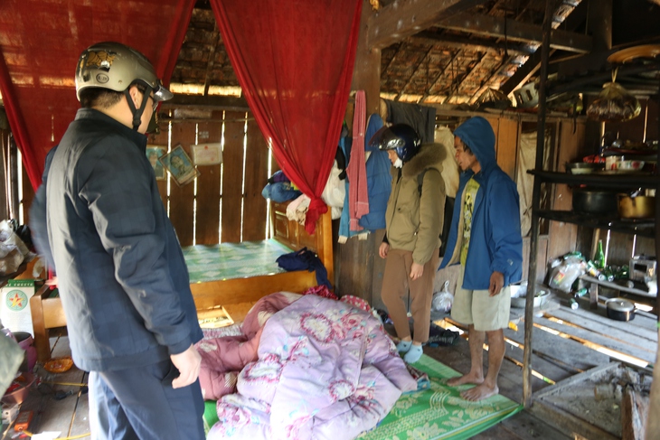 Những người giáo viên nhiều vai ở miền biên - Ảnh 2. Những người giáo viên nhiều vai ở miền biên - Ảnh 2.