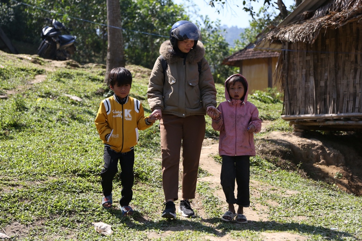 Những người giáo viên nhiều vai ở miền biên - Ảnh 4. Những người giáo viên nhiều vai ở miền biên - Ảnh 4.