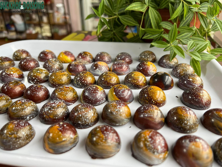 Ngắm những viên chocolate ‘độc lạ’ như những hành tinh trong vũ trụ - Ảnh 8. Ngắm những viên chocolate ‘độc lạ’ như những hành tinh trong vũ trụ - Ảnh 8.