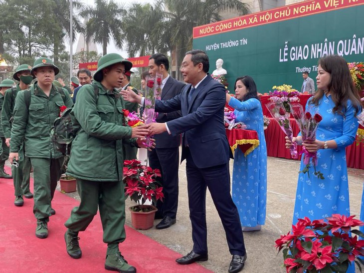 Sáng nay, Hà Nội có 3.500 công dân lên đường nhập ngũ - Ảnh 1.