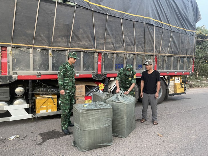 Bắt vụ vận chuyển gần 1 tấn nội tạng lợn bốc mùi hôi thối - Ảnh 1.