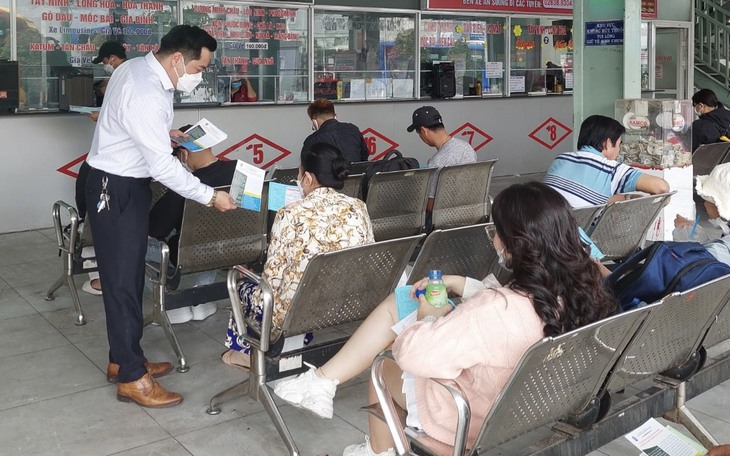 TP.HCM: Doanh nghiệp ra tận bến xe tuyển lao động, ngăn “cò” giới thiệu việc làm