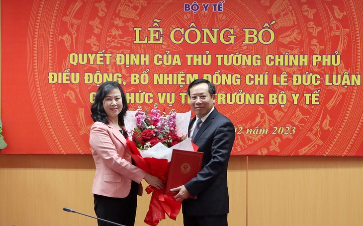 Công bố quyết định điều động, bổ nhiệm đồng chí Lê Đức Luận giữ chức Thứ trưởng Bộ Y tế - Ảnh 2.