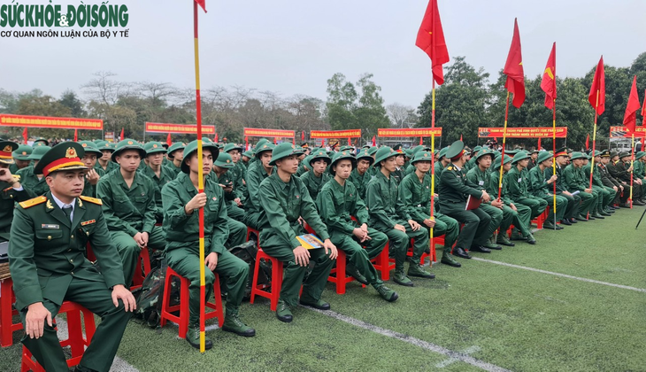 Nghệ An: Tân binh háo hức lên đường nhập ngũ - Ảnh 1. Nghệ An: Tân binh háo hức lên đường nhập ngũ - Ảnh 1.